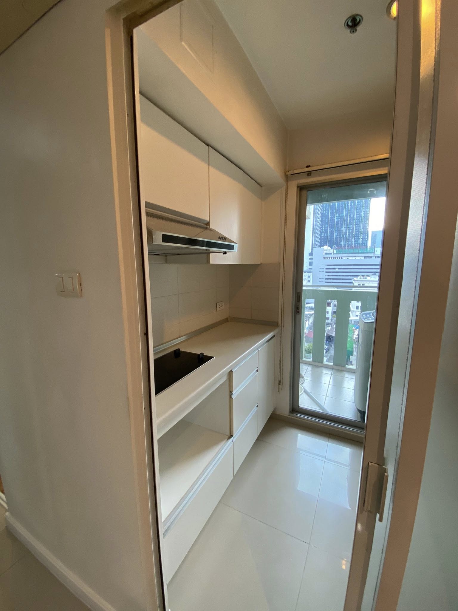 ให้เช่าคอนโด Lumpini Place Rama 9 - Ratchada (ลุมพินี เพลส พระราม 9 - รัชดา) 1ห้องนอน / 1ห้องน้ำ ขนาดห้อง 38 ตรม. ชั้น 10 ตึก B ค่าเช่า 13,500 ต่อเดือน รถไฟฟ้าMRTพระราม9