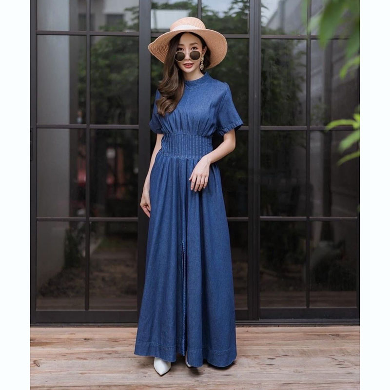 kudapy เดรสยีนส์แขนสั้น ดีเทลแต่งผ่าหน้ายาว งานซิปหลังใส่ง่าย ช่วงเอวเย็บจับจีบทรงสวย ด้านหลังสม็อคเอวยืดได้