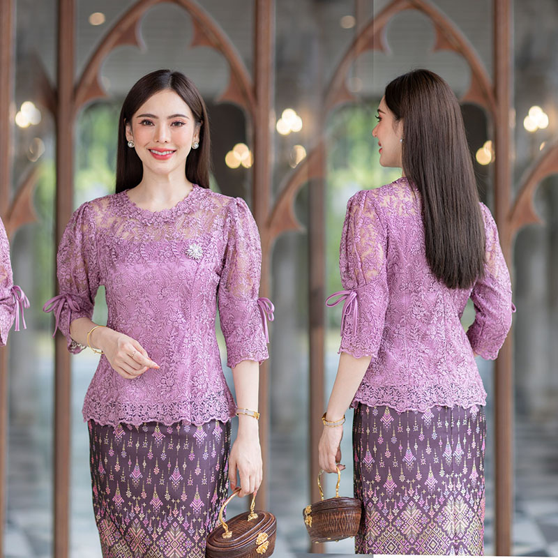 kudapy เสื้อสีดำ/สีทอง/สีม่วง/สีขาว ใช้ผ้าลูกไม้เนื้อนิ่มลวดลายสวยงาม แพทเทิลชุดทรงสวยตามแบบ ช่วงตัวเสื้อตกแต่งระบายทั้งด้านหน้าและด้านหลัง