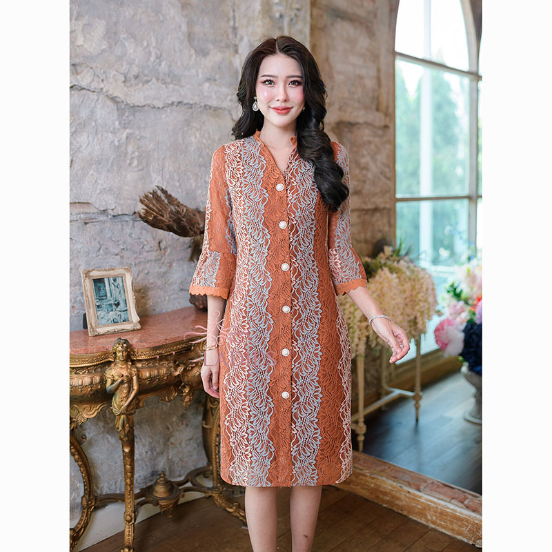 kudapy เดรสสั้นสีน้ำตาล/สีเขียว ทรงสวยใส่ลำลอง ทำงาน สวยเรียบหรูค่ะ ผ้าลุกไม้ลายสวย กระดุมหน้าตกแต่งมุก(กระดุมหลอกตกแต่งสวยงาม