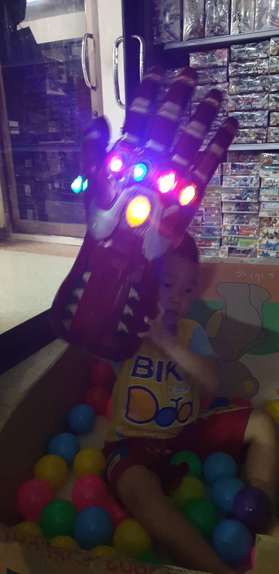 (เหลือ 1 ชิ้น รอเมล์ฉบับที่2 ยืนยัน ก่อนโอน) Marvel Avengers Endgame Legends Gear Infinity Power Gauntlet Prop Replica