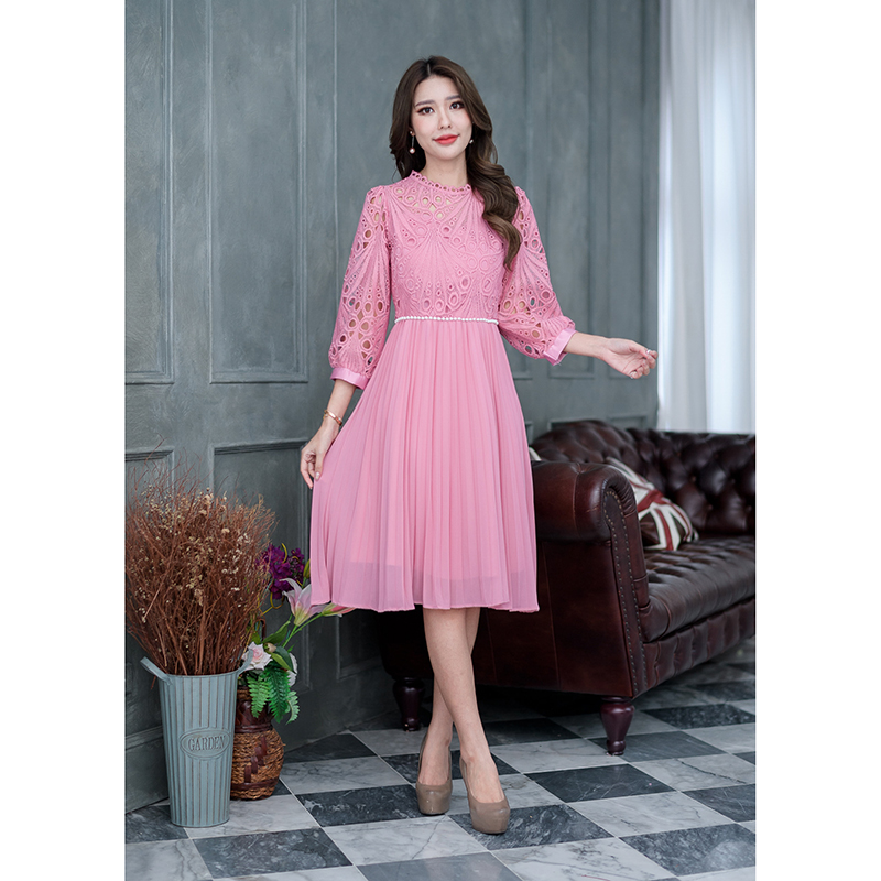 kudapy เดรสสั้นสีน้ำตาล/สีชมพู ดีไซน์แขนยาวจั้มปลายแขน งานแขนพองสวยกำลังดีคะ ช่วงกระโปรงเป็นผ้าชิฟฟ่อนอัดพลีทกระโปรงทรงเอ