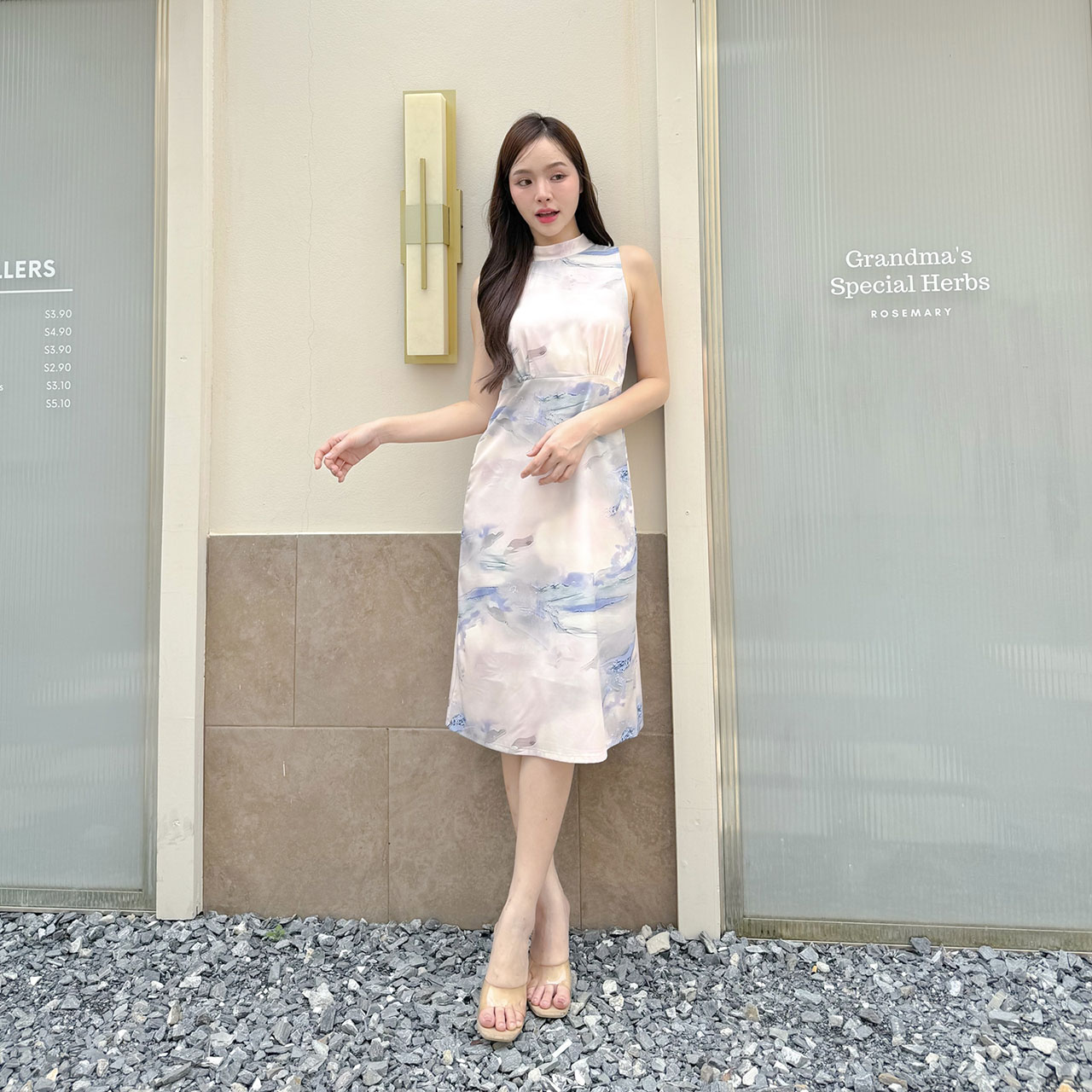 kudapy เดรสสั้นสีช่วงเสื้อเป็นแขนกุดคอปีน สายผูกคอเป็นโบว์ด้านหลังต่อด้วยกะโปรงทรงเอ