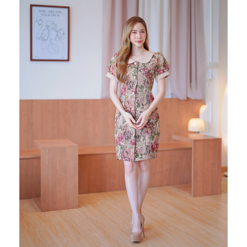 kudapy เดรสสั้นสีชมพู/สีเขียว/สีครีม คอบัวลูกไม้ผ้าทอ