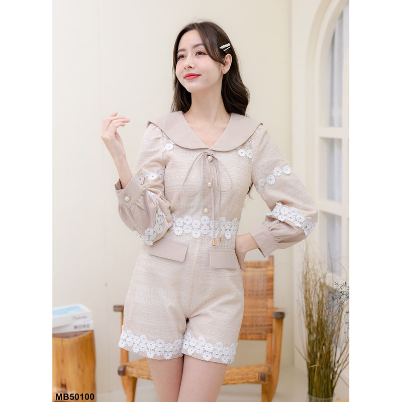 kudapy จั้มสูทขาวขาสั้น ปักลายดอกไม้สุดน่ารัก ทรงคอบัว ติดกระดุม ผูกโบว์ด้านหน้า