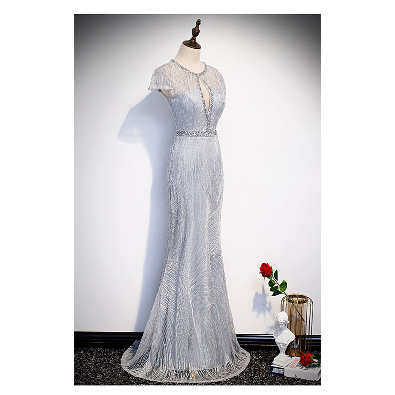 kudapy ชุดราตรียาวสีเทาเงิน/สีแดง เดรสออกงานยาวช่วงปกปักคริสตรัล แขนสั้น กระโปรงทรงหางปลา สวยหรูดูแพง เหมาะสำหรับใส่เป็นชุดราตรี ชุดออกงาน ชุดไปงานแต่ง