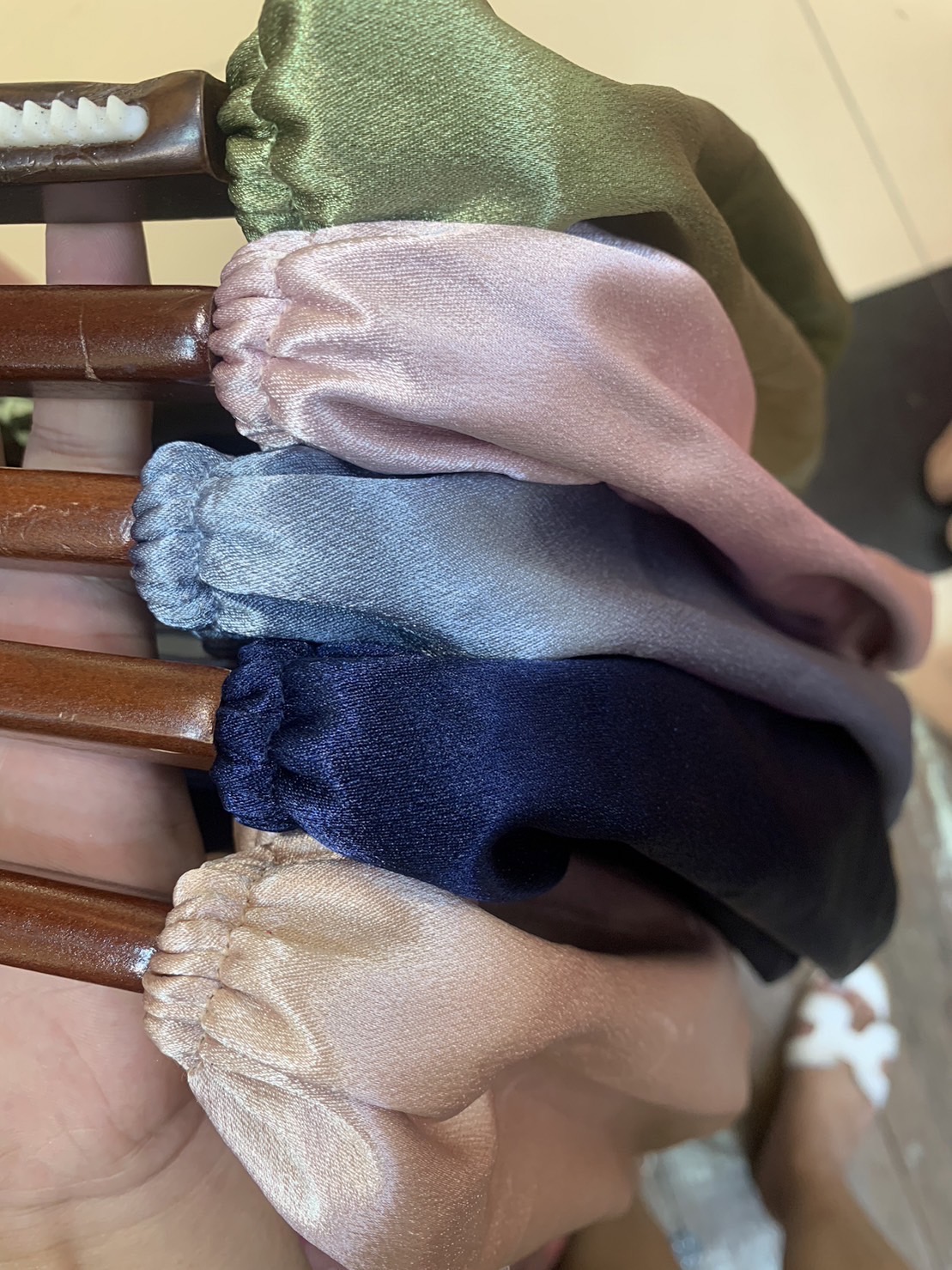 kudapy เดรสราตรียาว คอเหลี่ยม แขนสั้นจับพอง ใส่ได้สองแบบ เปิดบ่า แขนสั้น กระโปรงทรงสอบยาว ซิปหลัง