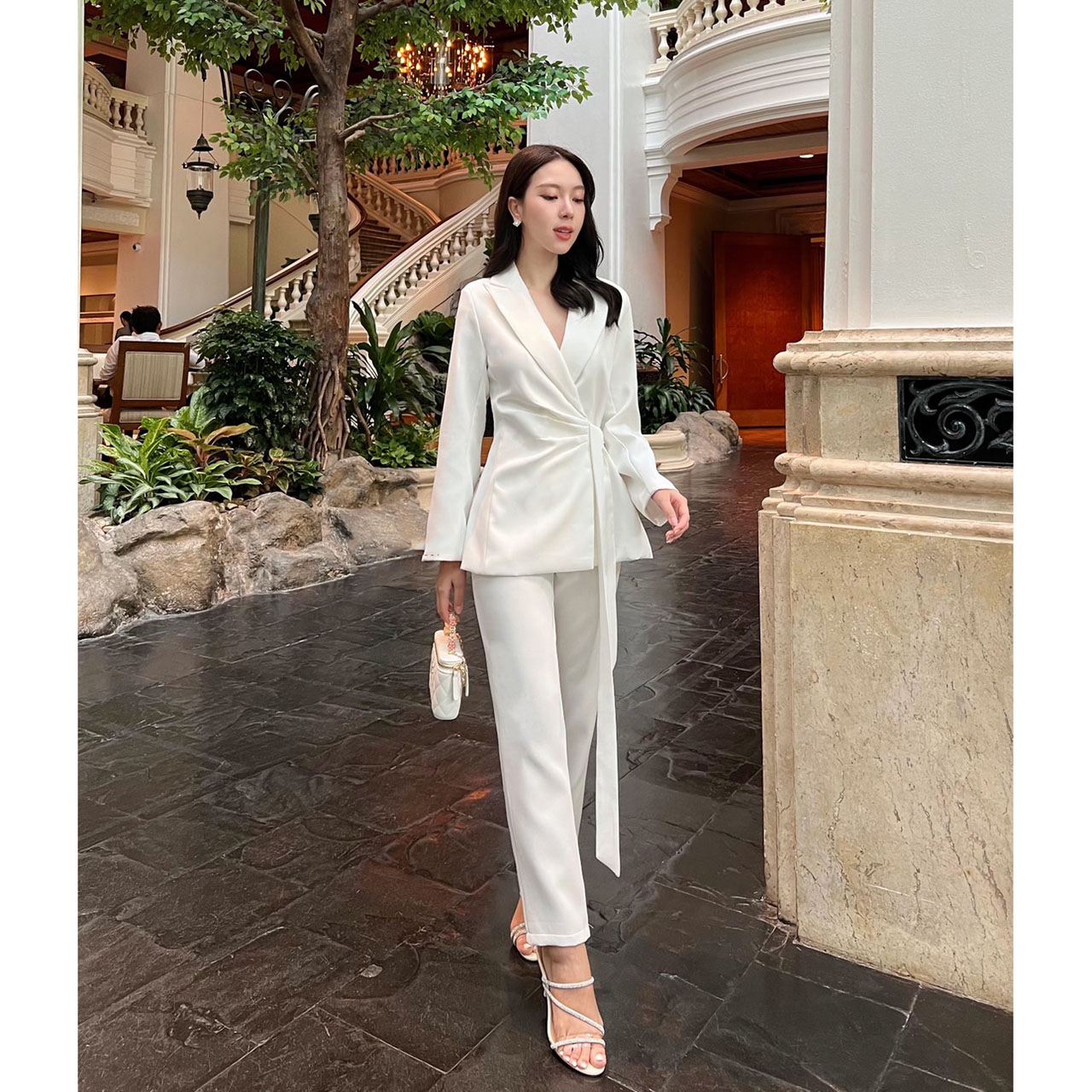 kudapy ชุดเซ็ทเสื้อสูททรงทันสมัย+กางเกง เสื้อแต่งจับจีบเพื่อให้ดูผอมเพรียม ด้านในเสื้อติดแป๊ก2 เม็ด