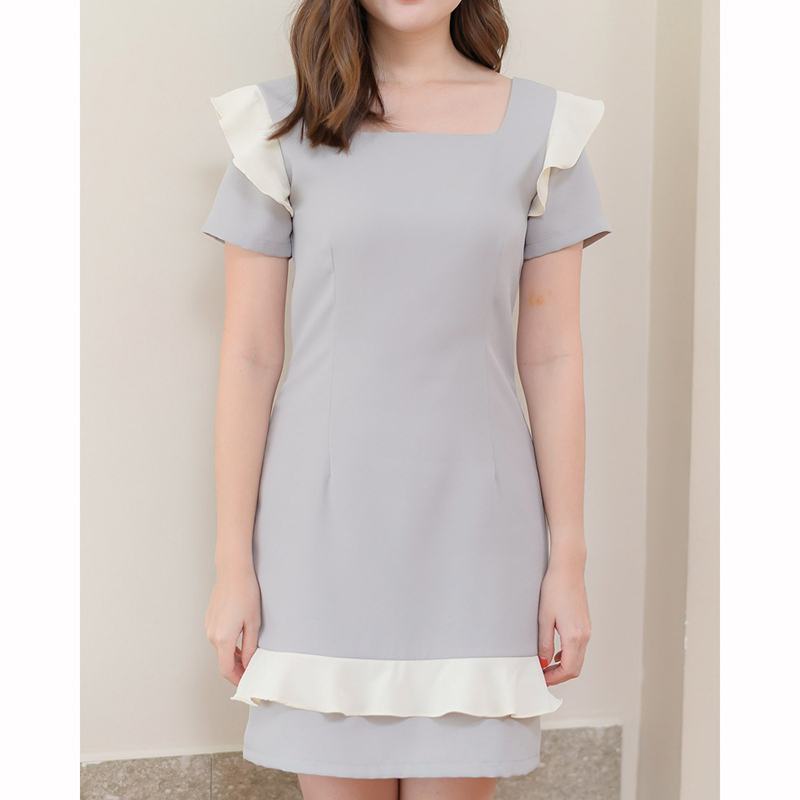 kudapy เดรสสั้นสีชมพู/สีเทาเข้ม/สีเทาอ่อน คอเหลี่ยม ดีไซน์น่ารัก มีระบายที่รอบแขนและช่วงชายเดรสเพิ่มความหวาน ใส่ง่ายได้หลายโอกาส มีซับใน
