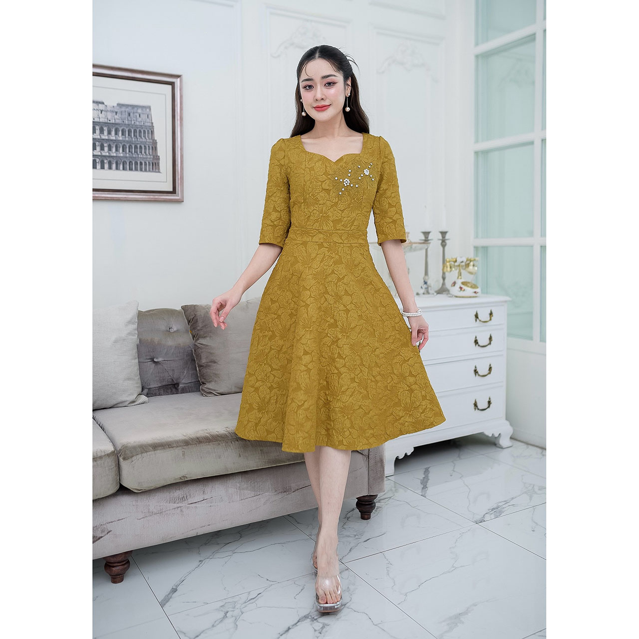 kudapy เดรสสั้นสีเหลืองมัสดาส/สัชมพูกะปิ ผ้า jacquard ลายดอกลิลลี่สุดฮิต ผ้าสวยตลอดกาล วันนี้ทำมาให้ใหม่ทรงสวยๆกระโปรงบานตัวเสื้อคอโค้งวีสวย แขนศอก