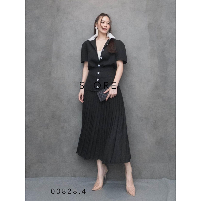 kudapy เซ็ทกระโปรงยาวสีน้ำเงิน/สีดำ/สีเหลือง เก๋ๆ คอมพลีทลุคน่าดู ตัวเสื้อแพทเทิร์นดี เป็นเชิ้ตแขนสั้นสลับสีกันกับเสื้อ แขนสั้นน่ารัก ช่วงล่างเป็นกระโปรงแยกทรงน่ารัก