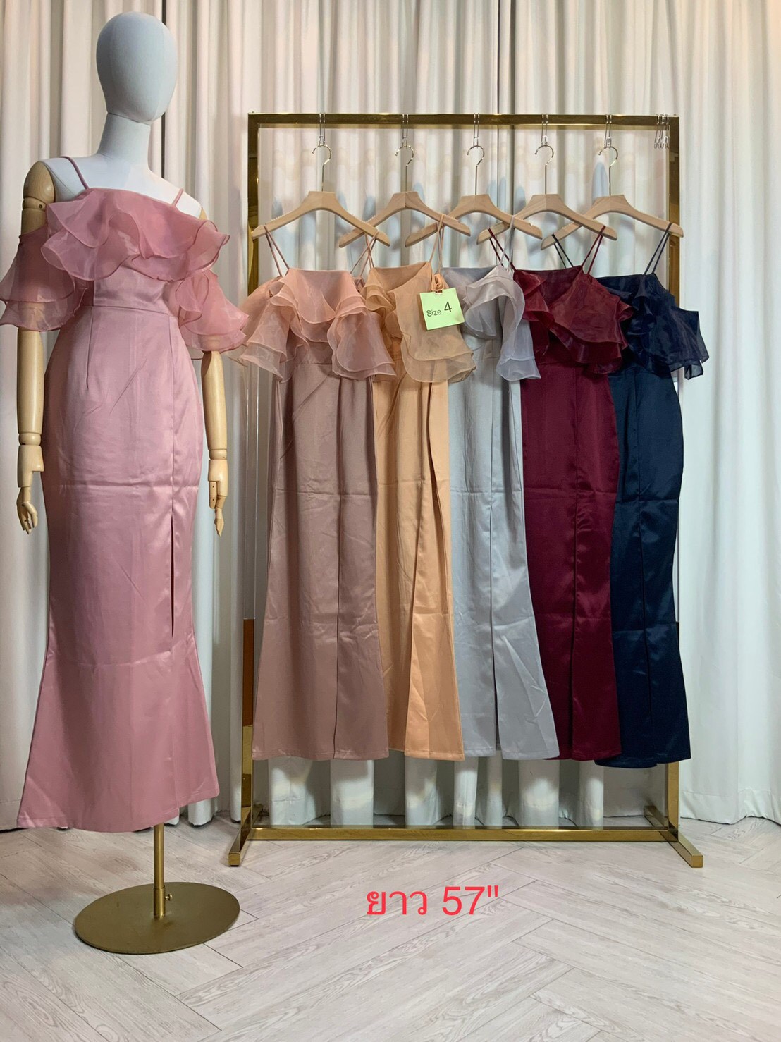 kudapy ชุดเดรสยาวสายเดี่ยวสีกรมท่า ,สีทอง ,สีโอวัลติน ผ้าซาร่าไม่ยืดนะคะ ระบายผ้าออแกนดี้2ชั้น