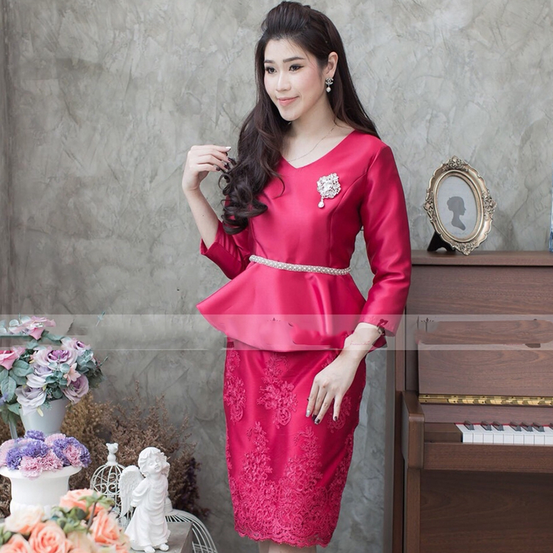 kudapy ชุดเดรสไปงานสีแดงไวน์ เซทเสื้อ+กระโปรงลูกไม้ สีแดงไวน์ เสื้อแขนสามส่วน คอวี มีซับใน