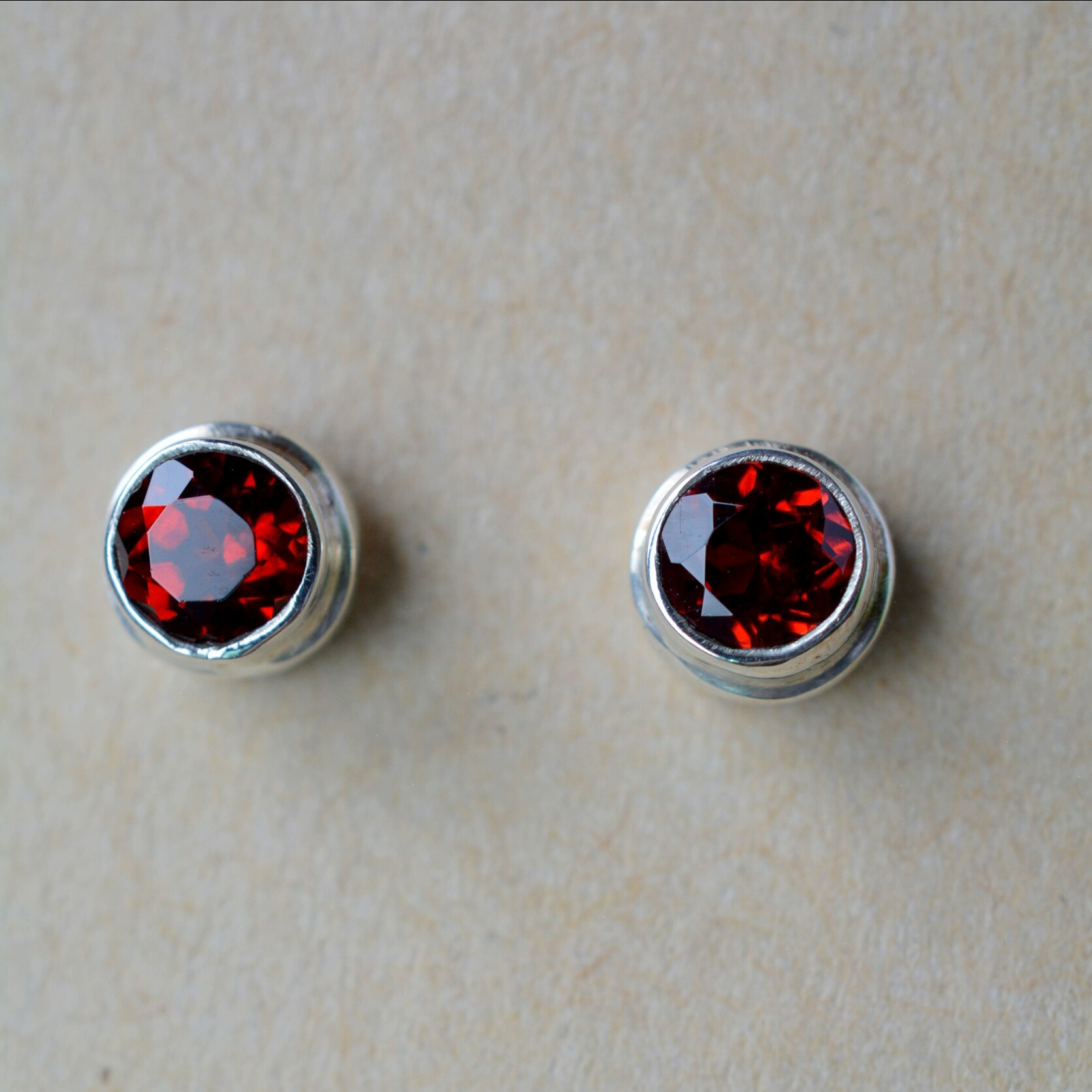 ต่างหูเงินพลอยโกเมน(Garnet)