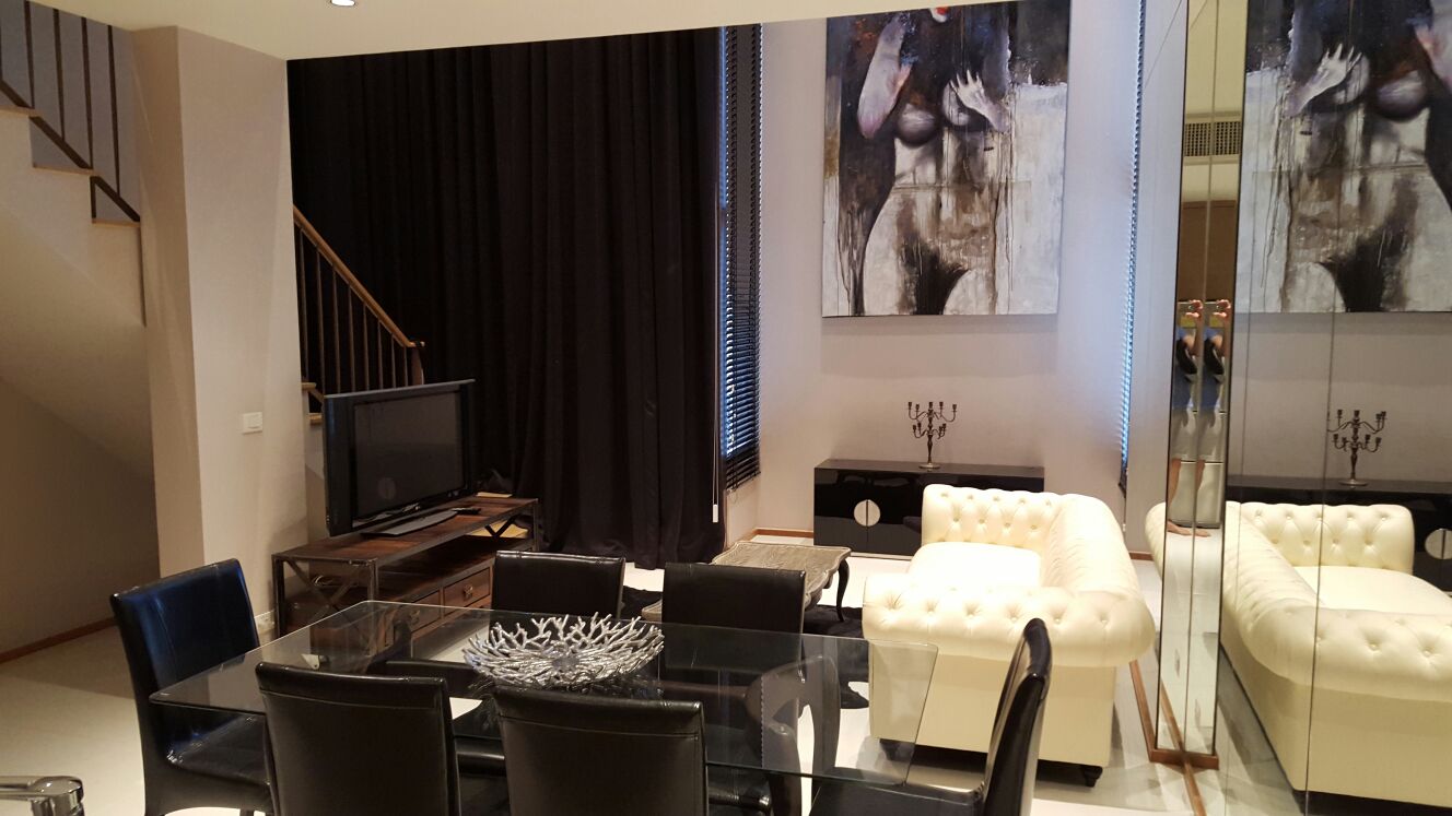 BTS Phrom Pong Condo For rent The Emporio Place (ดิ เอ็มโพริโอ เพลส) Duplex