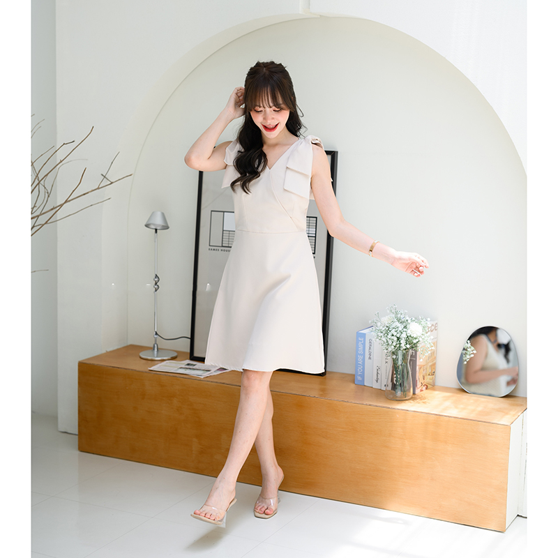 kudapy เดรสสั้นสีเขียว/สีชมพู/สีฟ้าคราม/สีครีม ดีไซน์ใหม่ ช่วงไหล่แต่งโบว์ 2 ข้าง ทรงเสื้อเป็นคอวีป้าย ต่อด้วยกระโปรงทรงเอ ใส่ได้ทั้งออกงาน