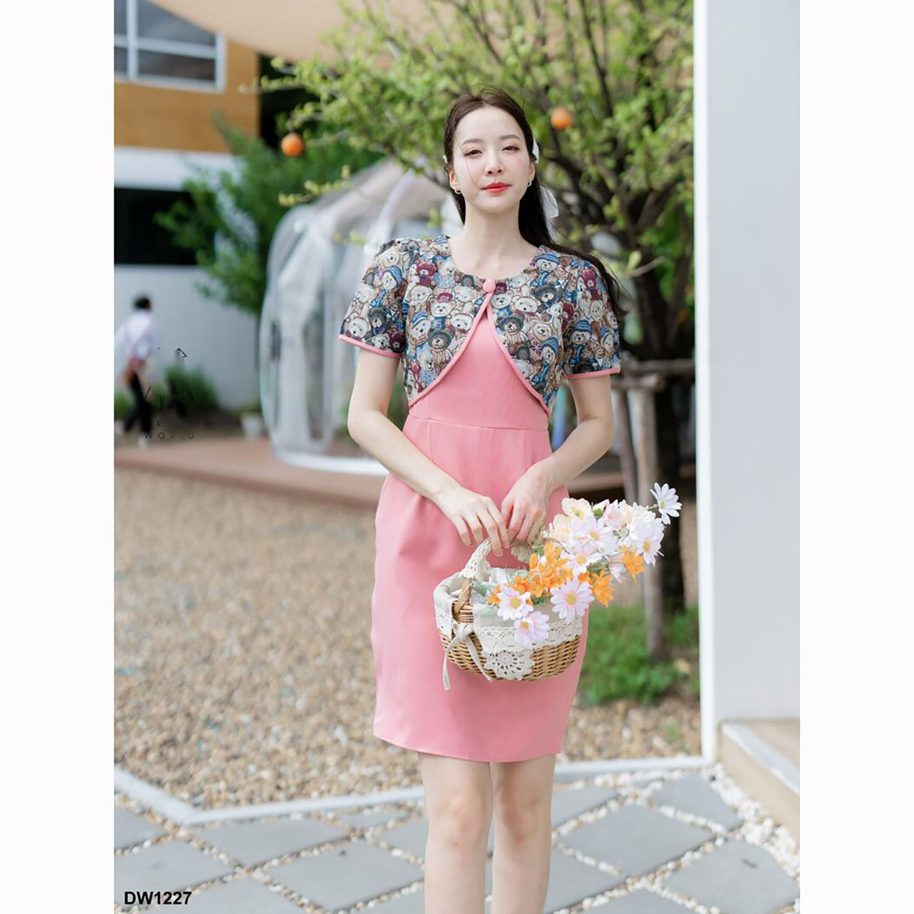 kudapy เดรสสั้นสีชมพู/สีฟ้า/สีกรม ผ้าพื้นแต่งกั๊กหมี ลายดอกไม้ สวยดูดี