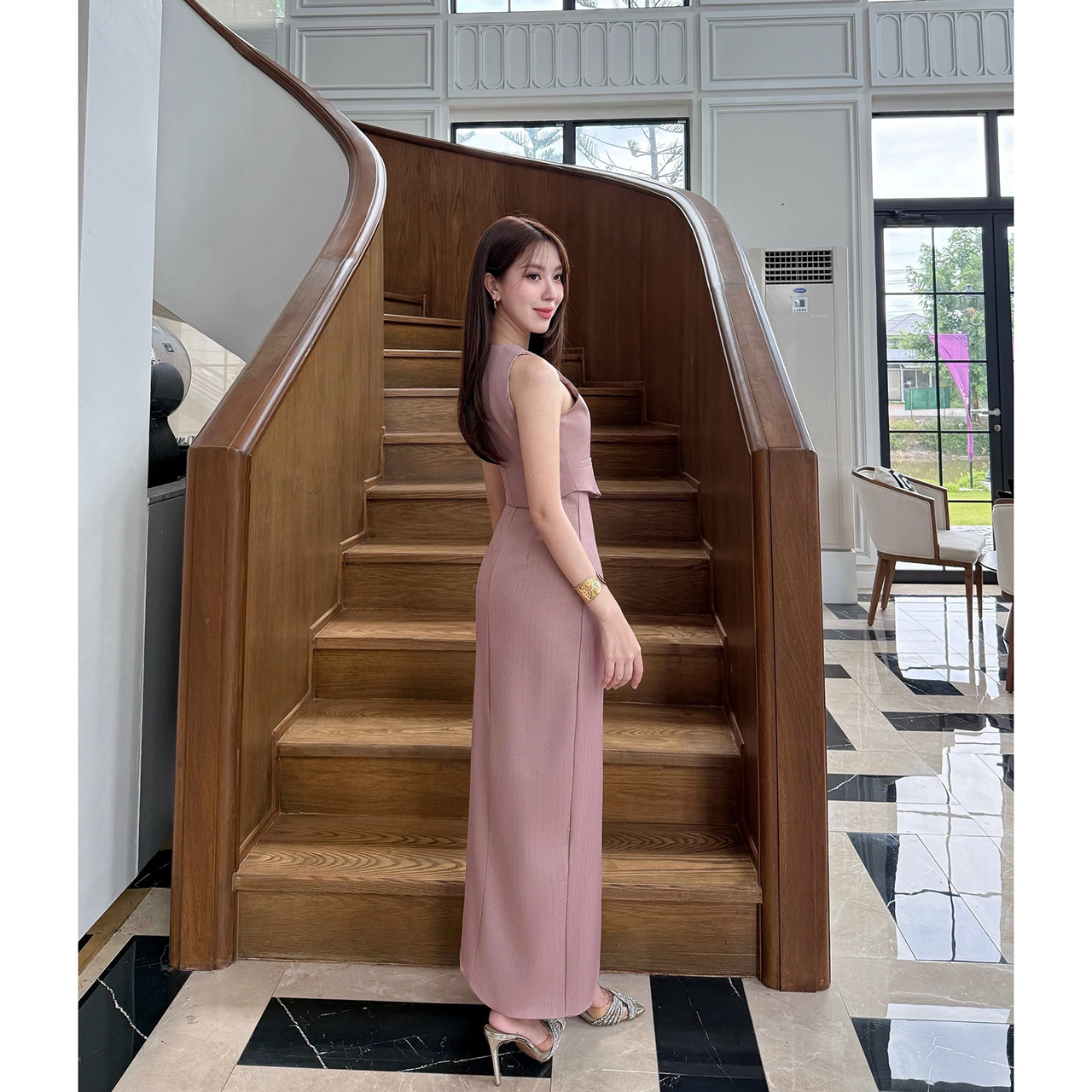 kudapy ชุดเซ็ทสีชมพูกะปิ/สีชมพูนู้ด/สีครีม ลายริ้วเสื้อแขนกุด+กระโปรงยาวผ่าหน้า สวยเกร๋มาก