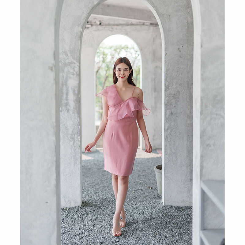 kudapy เดรสสั้นสีชมพู เดรสสั้นแต่งระบายผ้าไหมแก้ว แบบน่ารัก สวยๆ เรียบหรูดูแพง ชุดราตรี ชุดไปงานแต่งงาน ชุดออกงาน
