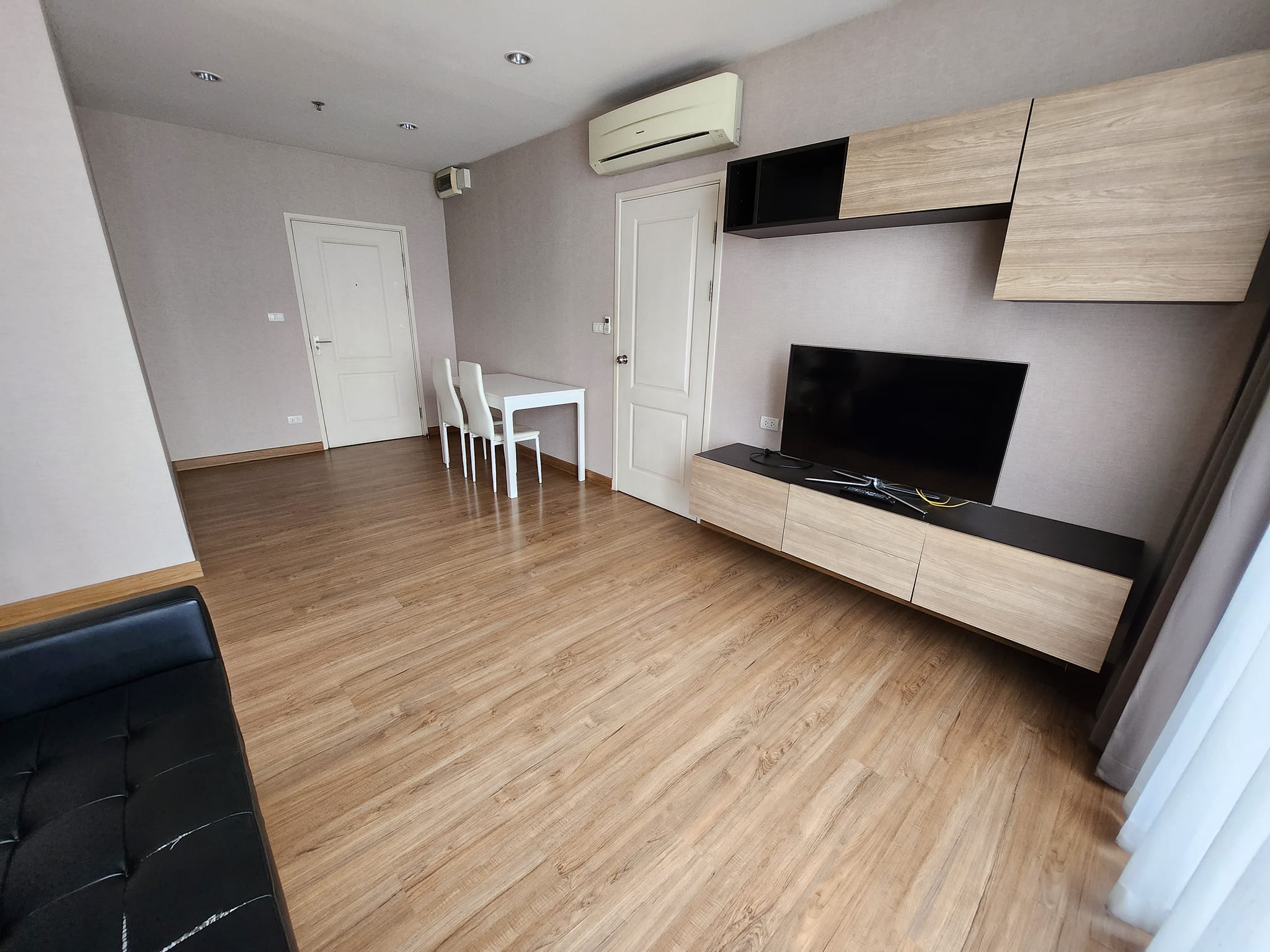 ให้เช่าห้อง2ห้องนอนตกแต่งเครื่องใช้ไฟฟ้าครบใกล้ MRTบางโพ สอบถามแอด Line ID : Smile-easy ที่ The Tree Bang Po Station