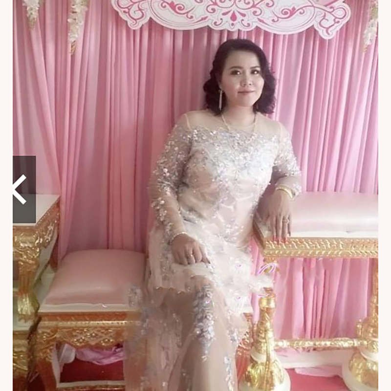 kudapy เดรสยาวลูกไม้ปักลายโทนสีฟ้าชมพูพลาสเทล แขนยาว ไหล่ซีทรู มีซับในในตัวสีเนื้อ