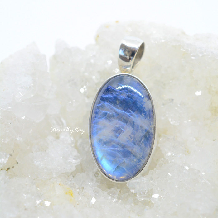 จี้เงินหินเรนโบว์มูนสโตน(Rainbow Moonstone)