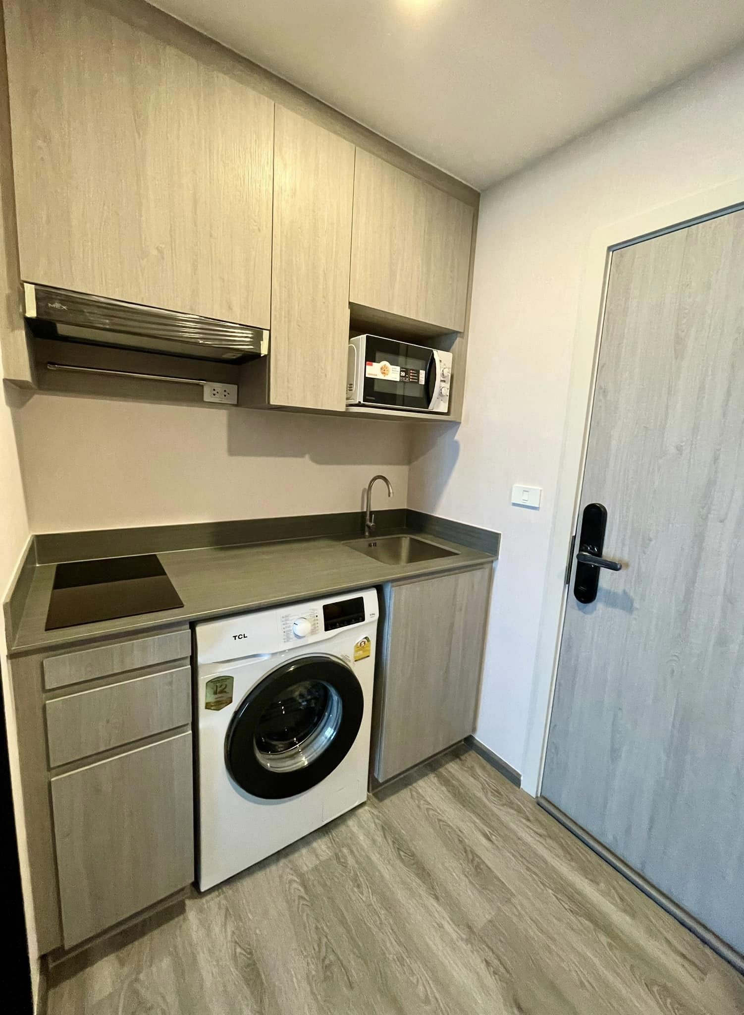 ปล่อยเช่าคอนโด The Origin Onnut (ดิ ออริจิ้น อ่อนนุช) - 1ห้องนอน 1ห้องน้ำ 1ห้องนั่งเล่น - ใกล้ BTS อ่อนนุช (มีรถ shuttle bus รับส่ง) - ขนาดห้อง 27 ตรม. ชั้น 3 ตึก A วิวสระว่ายน้ำ