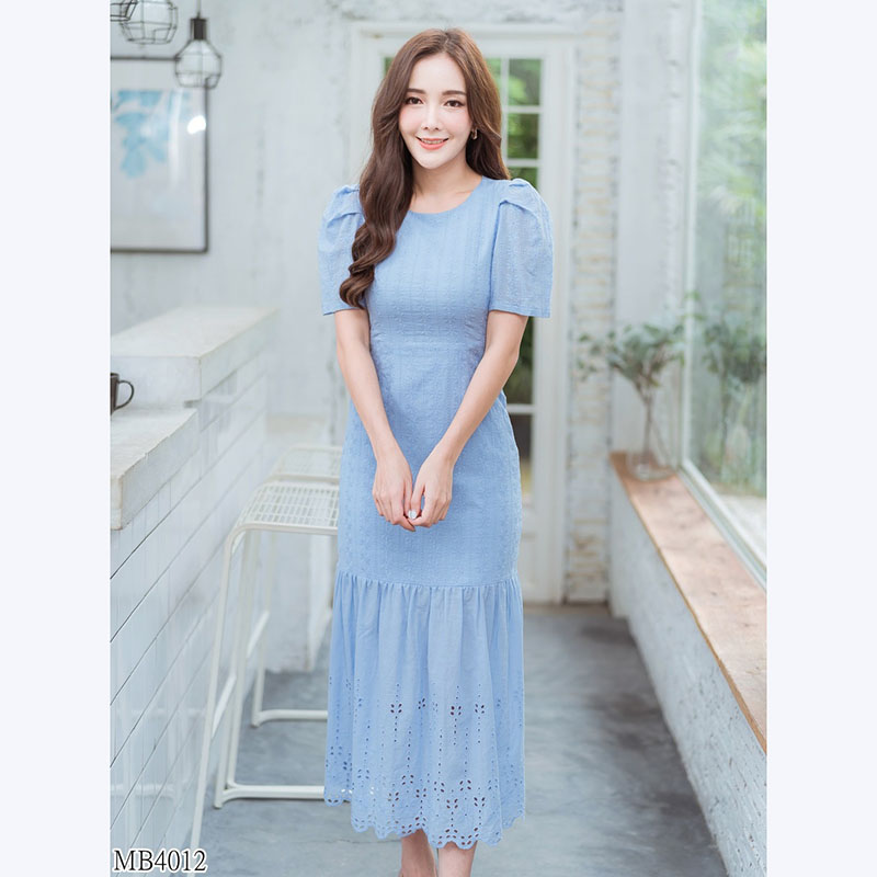 kudapy เดรสยาวคอกว้างสีชมพู แขนพองจั้มจับจีบ ผ้าฉลุเกาหลีสวยน่ารักดูดีมากๆ