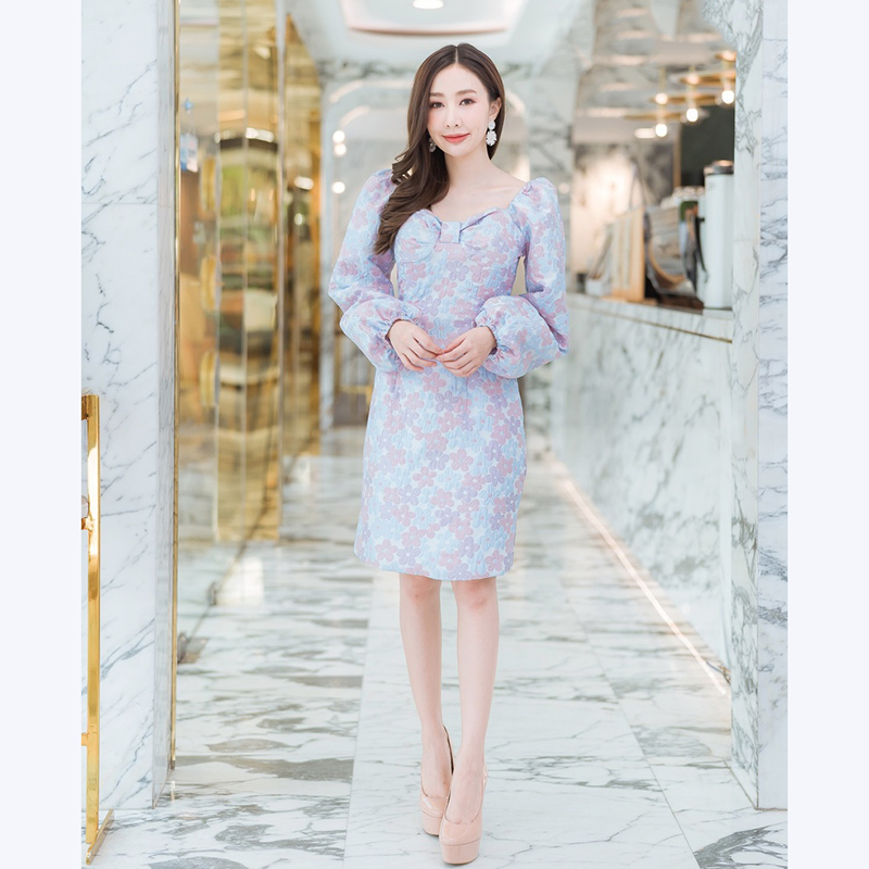 kudapy เดรสสั้นสีชมพู,ฟ้า แขนยาวดอกนูนสวยดูดีใส่แล้วคุณหนูมากๆ