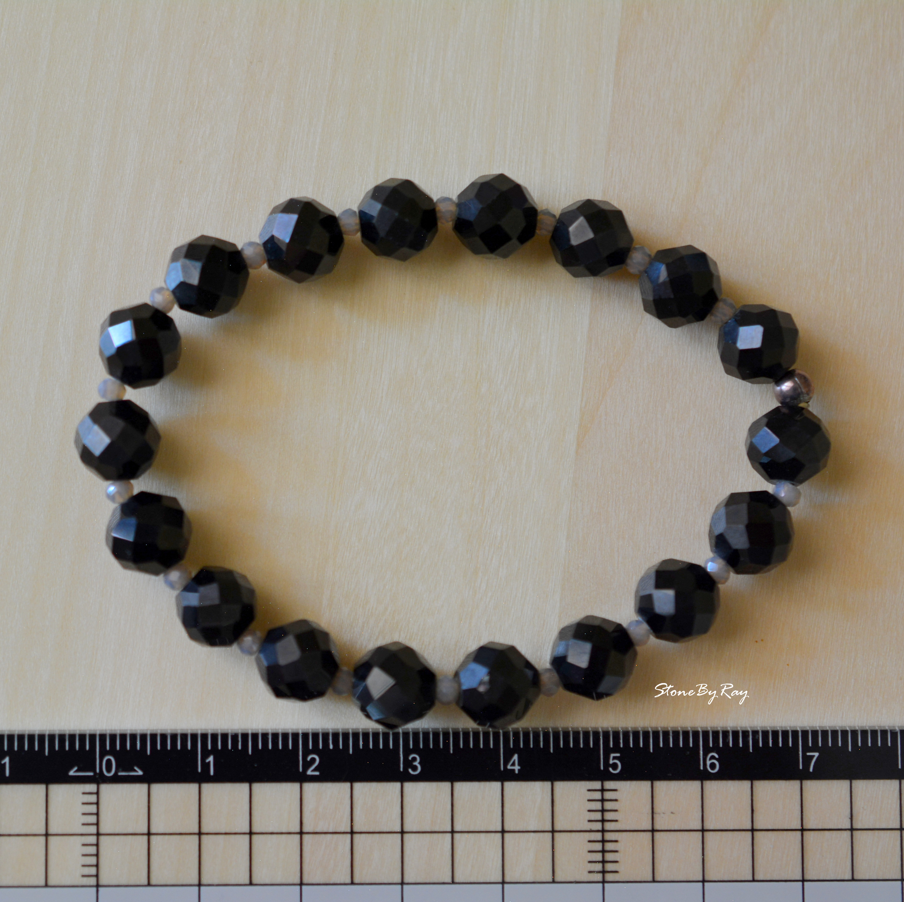 สร้อยข้อมือนิลเจียรเหลี่ยม(Black Spinel)