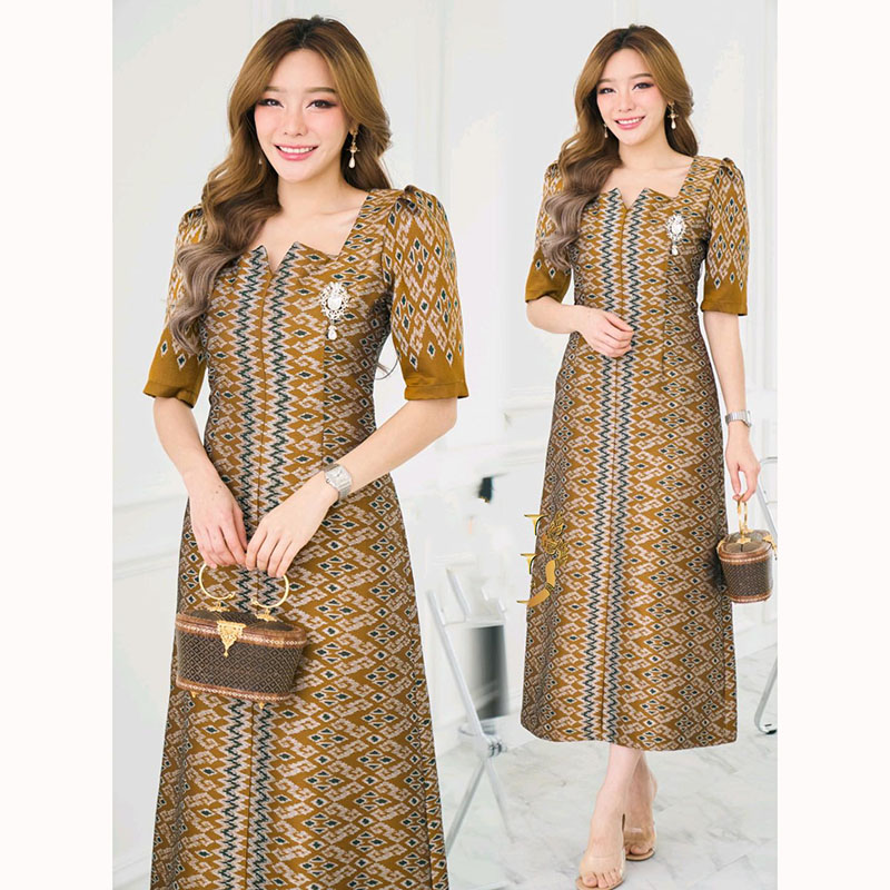 kudapy เดรสยาวสีน้ำตาล/สีฟ้าเข้ม ผ้าไหมทอลายมัดหมี่เกสร ตัวนี้ใช้ผ้า4 หลาค่ะ จับลายต่อใหม่ให้ดูโดดเด่นมากขึ้น