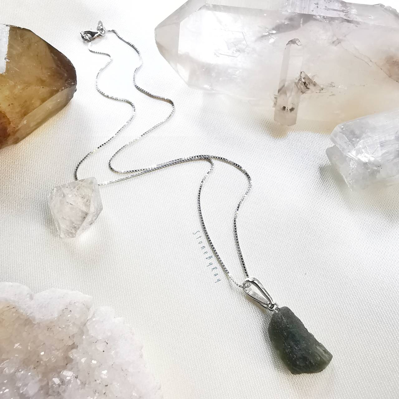 สร้อยคอเงินจี้สะเก็ดดาวโมดาไวท์(Moldavite)