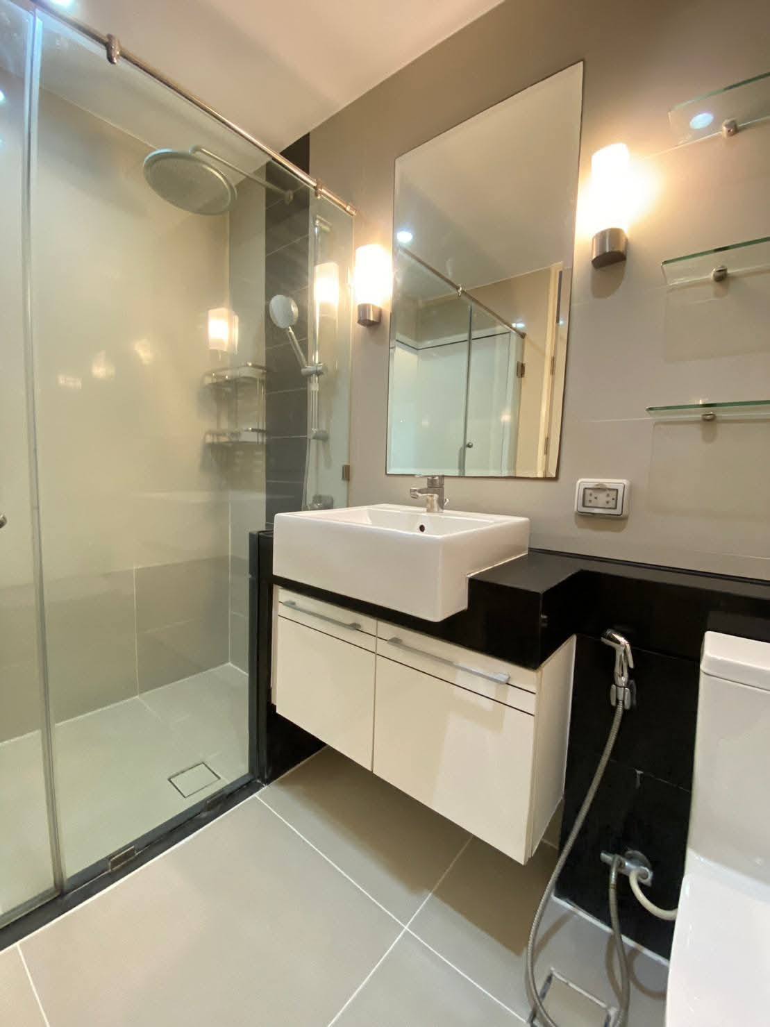 ให้เช่าคอนโด Supalai Premier @ Asoke (ศุภาลัย พรีเมียร์ แอท อโศก) โซนพื้นที่ MRT เพชรบุรี / ติด มศว. 📍 ห้องแบบ 1ห้องนอน / 1ห้องน้ำ · ขนาดห้อง 50 ตรม. ชั้น 20