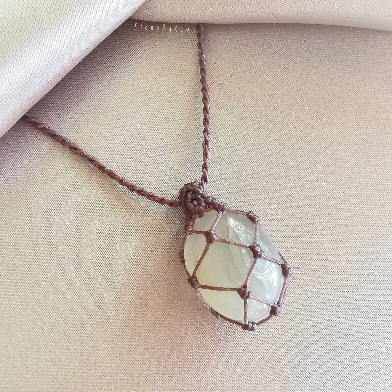 สร้อยคอเชือกถักจี้หินมูนสโตน Moonstone
