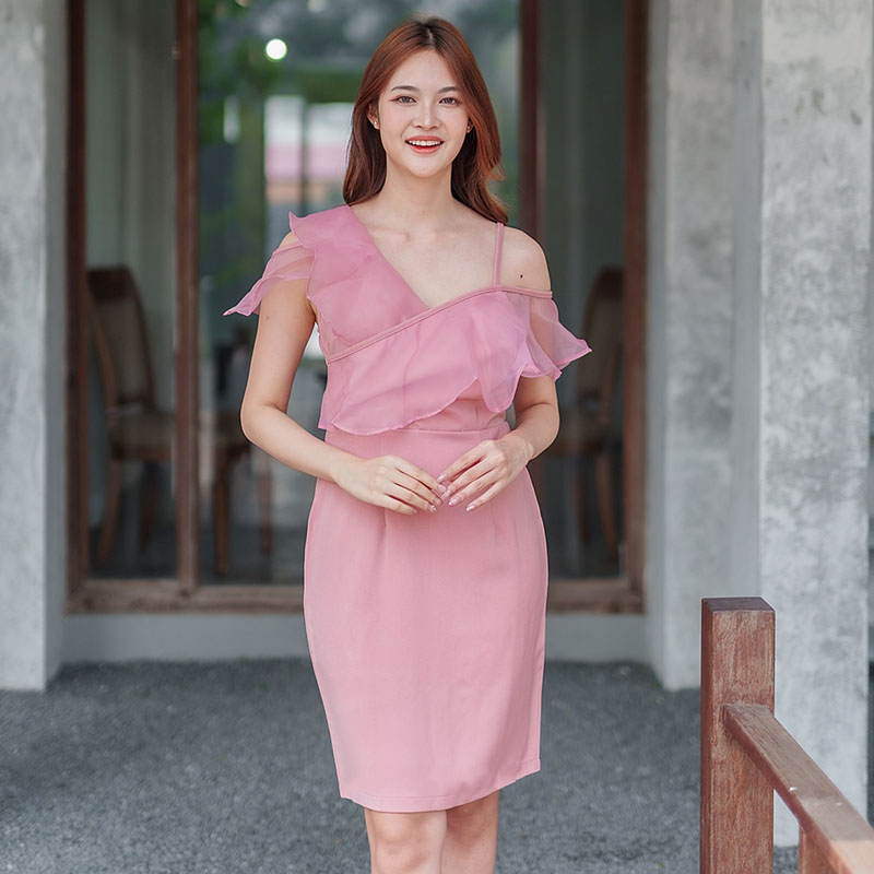 kudapy เดรสสั้นสีชมพู เดรสสั้นแต่งระบายผ้าไหมแก้ว แบบน่ารัก สวยๆ เรียบหรูดูแพง ชุดราตรี ชุดไปงานแต่งงาน ชุดออกงาน