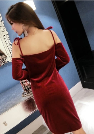 kudapy ชุดเดรสเปิดไหล่สีแดงแขนยาวผ้ากำมะหยี่สวยหรูเซ็กซี่แซ่บเหลือร้าย