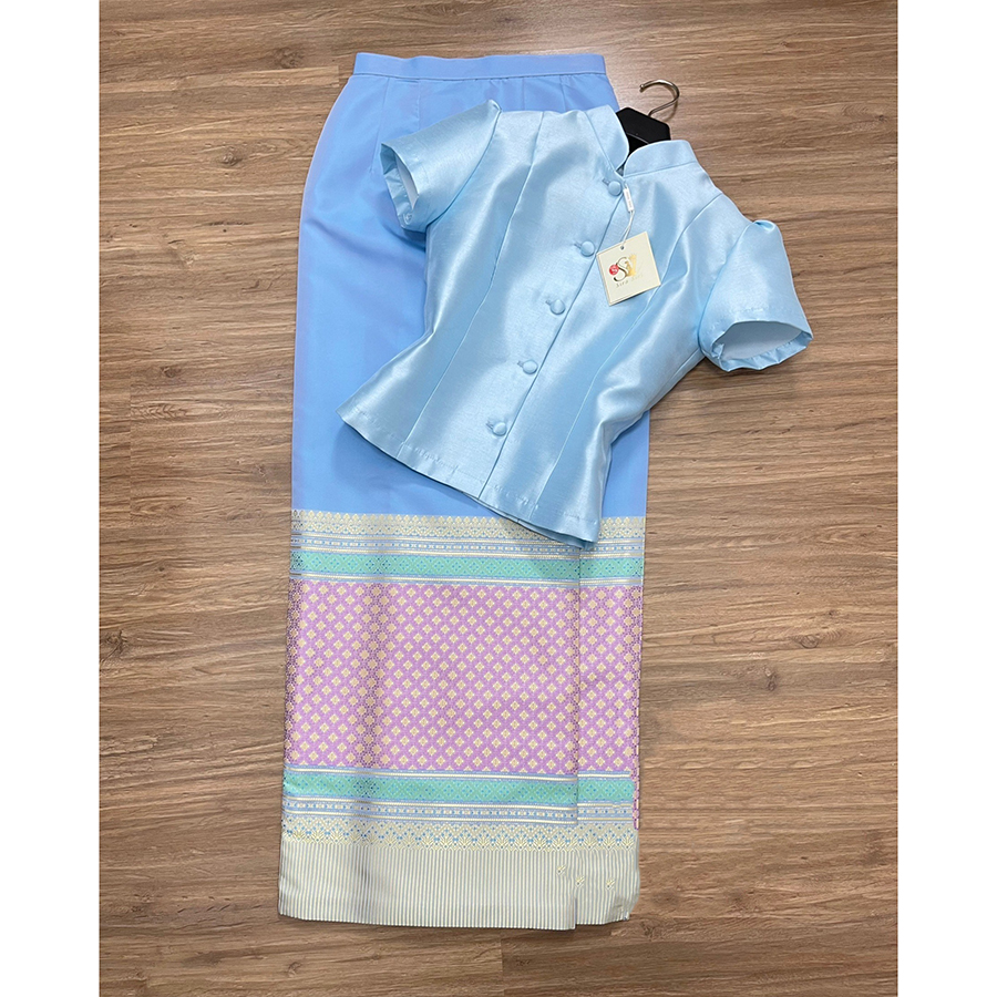 kudapy ชุดไทยสีฟ้าเสื้อ+ผ้าถุงทอลาย ชุดไทยจิตรลดาแขนสั้นสีฟ้าชุดไทยวันแม่ ชุดไปวันแม่ รีบจองเลยนะคะก่อนหมดจร้า