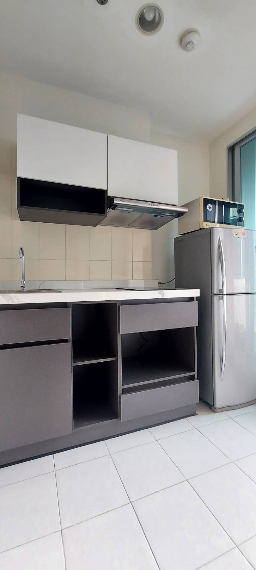 ให้เช่าคอนโด Life @ Ratchada (ไลฟ์ แอท รัชดา) - ห้องตกแต่งเฟอร์ครบใกล้ MRT ลาดพร้าว - การเดินทาง: MRT ลาดพร้าว