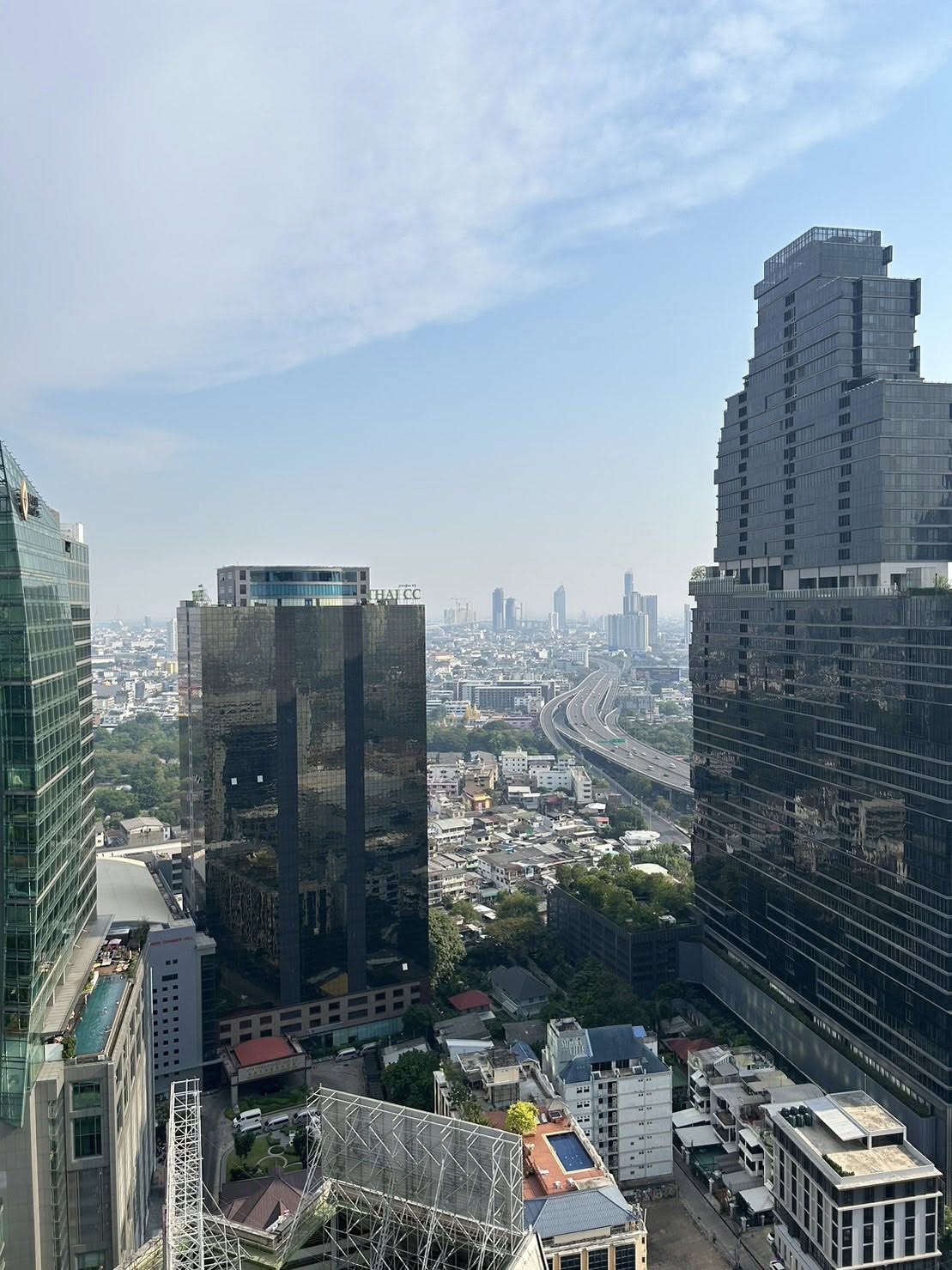 ให้เช่าห้องแบบ 2ห้องนอน 1ห้องน้ำ โซนพื้นที่ ติด BTS สุรศักดิ์ 0 เมตร คอนโด Sathorn House (สาธร เฮ้าส์) High Rise ขนาดห้อง 54 ตรม. ชั้น 36