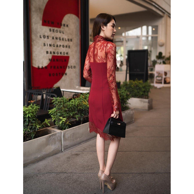 kudapy เดรสสั้นสีแดง,สีน้ำตาลทรงสวย แต่งผ้าลูกไม้เนื้อนิ่มสุดเซ็กซี่ คอปีนแขนยาวซีทรู สวยมากน้าารุ่นนี้