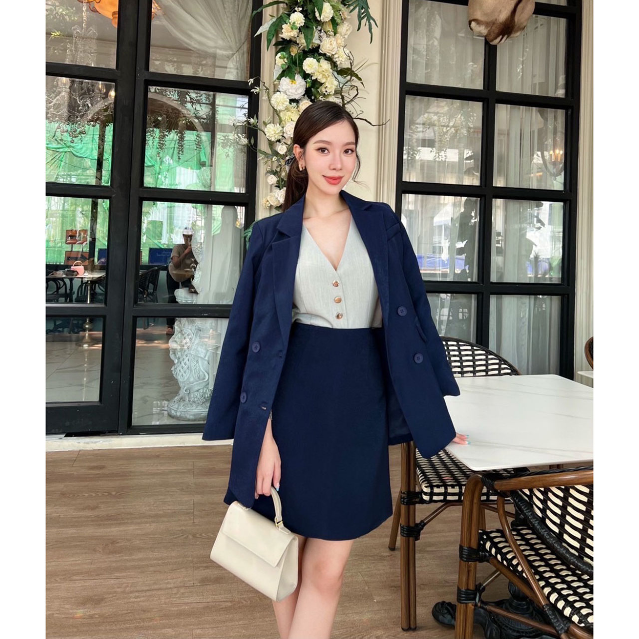 kudapy เสื้อสูท+กระโปรง ผ้าดีมากเว่อร์ ตัวเสื้อแต่งกระดุมด้านหน้า 4 เม็ด มีซับในทั้งตัว