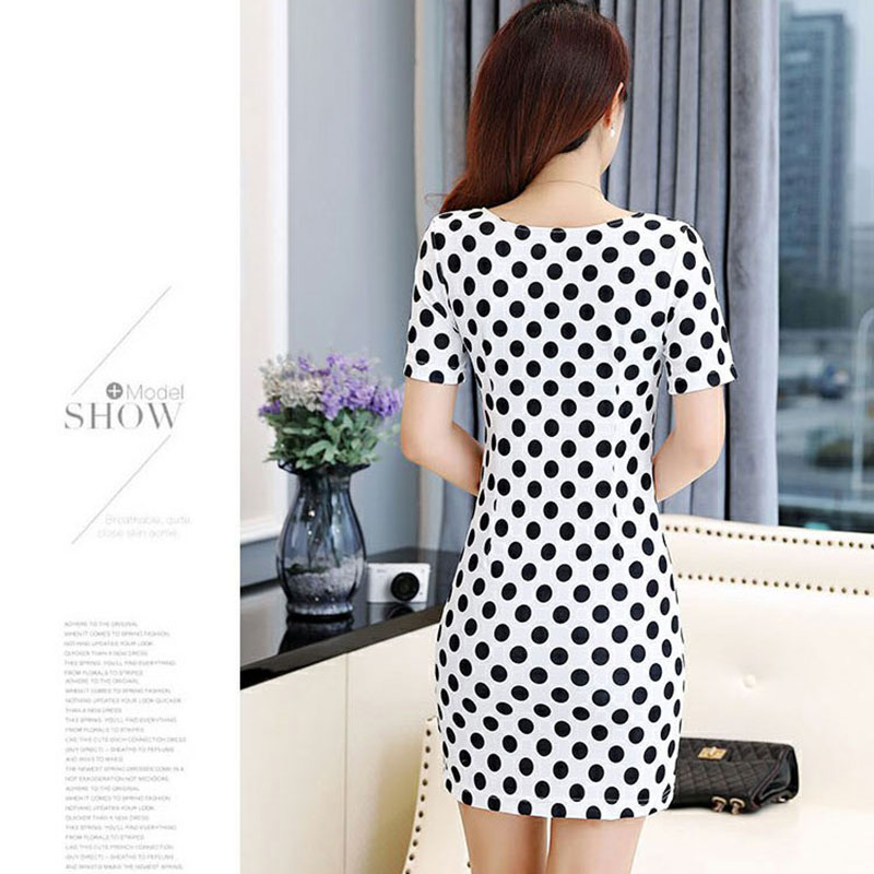 kudapy ชุดเดรสสั้นสีขาว แฟชั่นลายจุดขาวดำทรงสวมคอกลมแขนสั้น