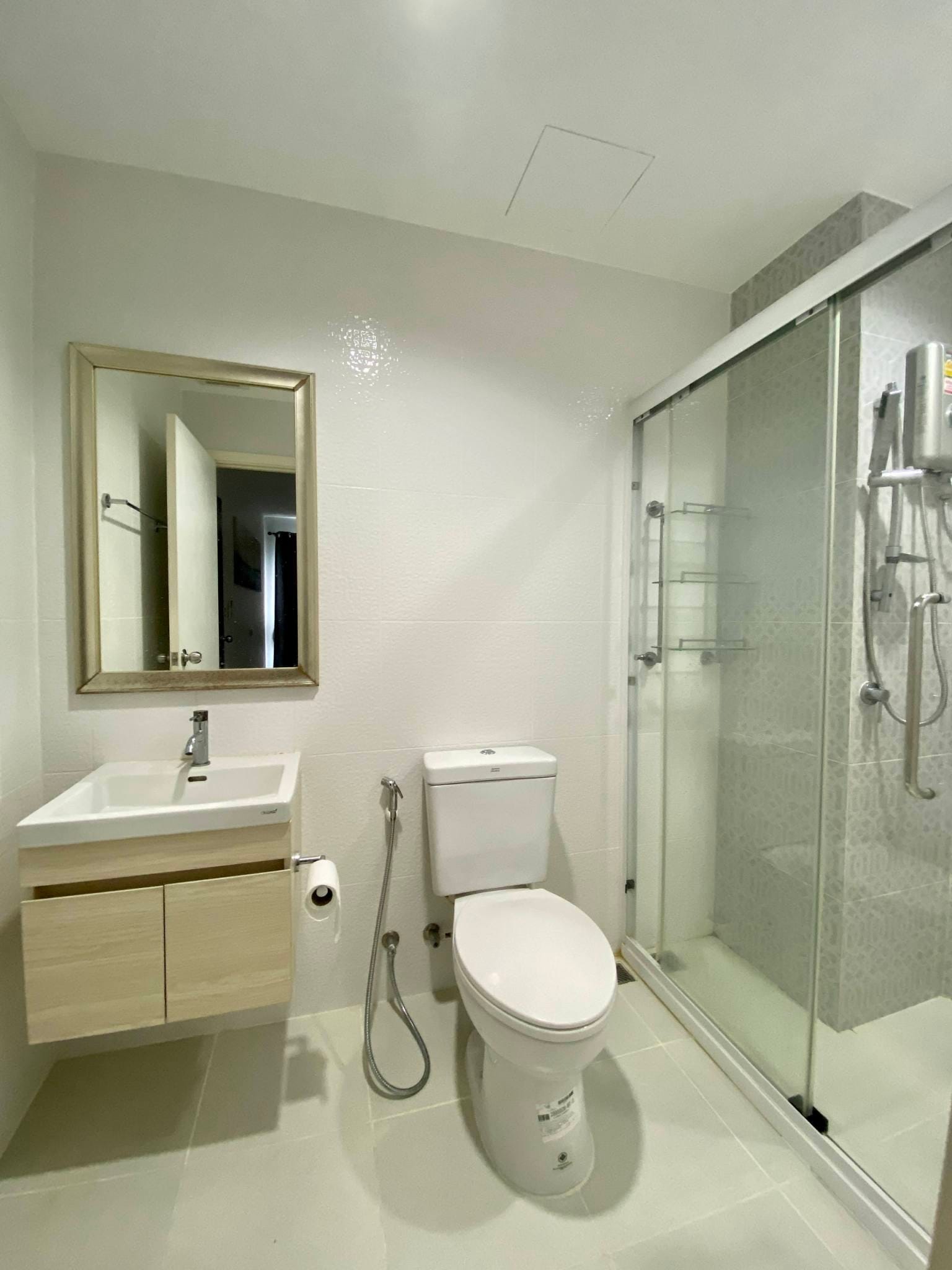 ให้เช่าคอนโด Thana Astoria Pinklao (ธนา แอสโทเรีย) - ห้องน่าอยู่ ใกล้เซ็นทรัล ปิ่นเกล้า - การเดินทาง: ใกล้ MRT บางยี่ขัน