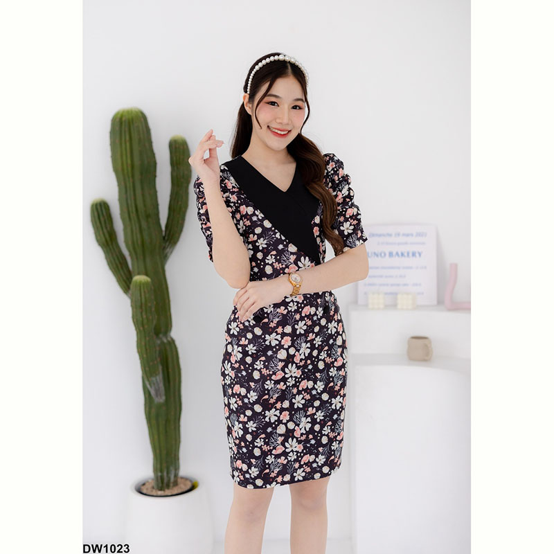 kudapy เดรสสั้นสีดำ/สีชมพู/สีดขียว ทรงสูทงานผ้าอัดลายดอก คอปก แต่งแขนพองตุ๊กตา