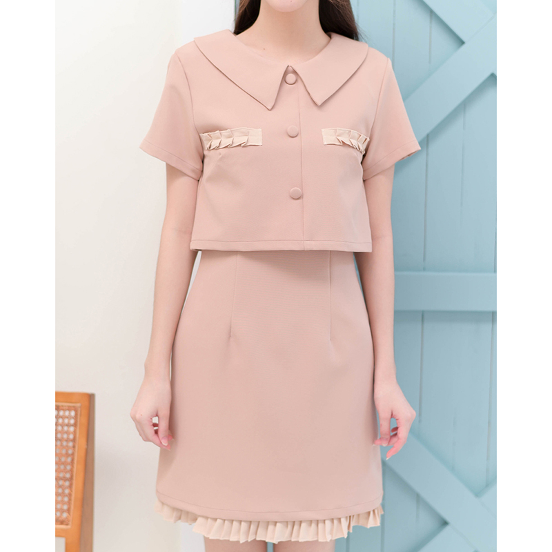 kudapy เดรสสั้นสีโอรส/สีเหลือง แขนสั้น คอปกดีไซน์เก๋เหมือนใส่แยกชิ้น ดต่อกลางลำตัวติดกระดุมปั๊ม แต่งระบายพลีทที่อกและชายซับใน