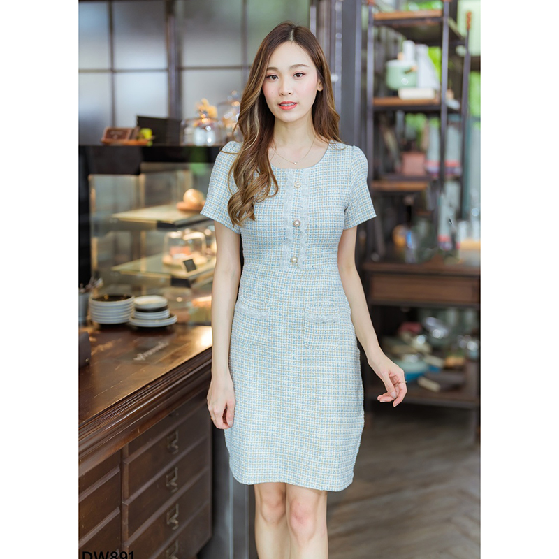 kudapy เดรสสั้นสีชมพู/สีเขียว/สีฟ้า ผ้าทอแต่งกระดุมมุก