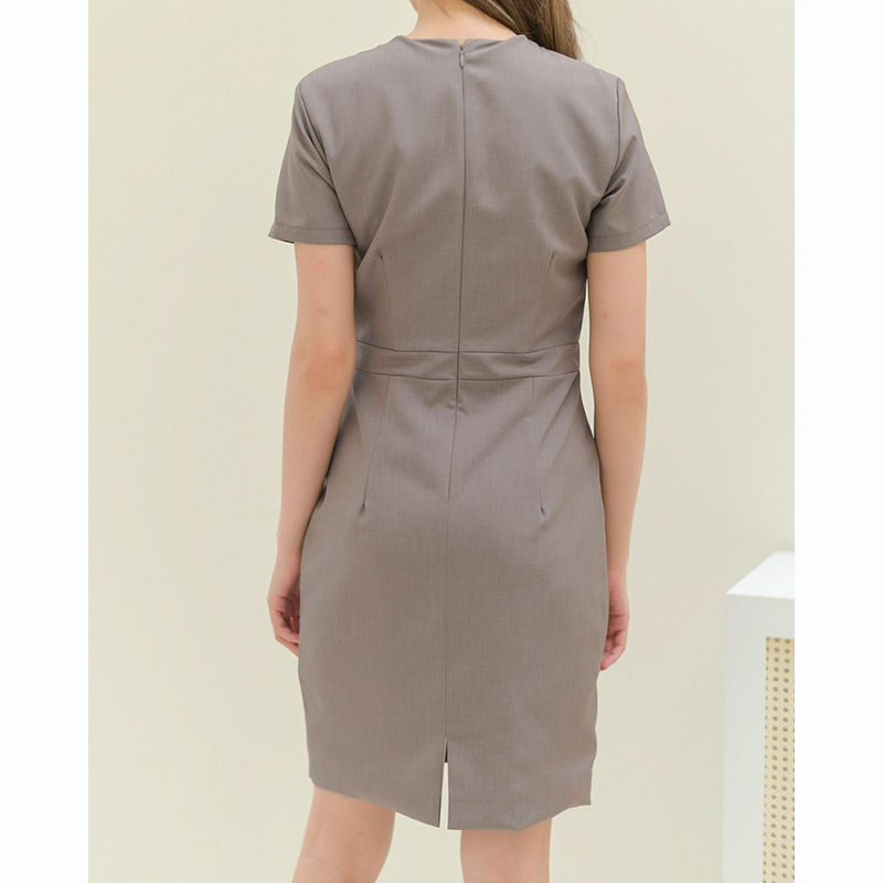 kudapy เดรสสั้นสีกกรม/สีเบจ/สีแดงเข้ม/สีน้ำตาลเทาหม่น ทรงสอบ ดีไซน์จีบทวิสที่เอว