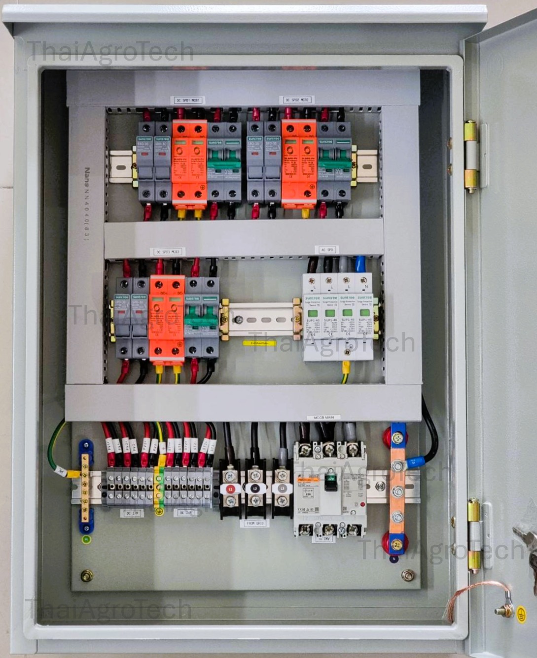 ตู้คอมบายเนอร์ สำหรับระบบโซล่าเซลล์ AC-DC combiner box 3string ขนาด 15-20kw 3phase ongrid system (ตู้กันน้ำแบบมีหลังคา)