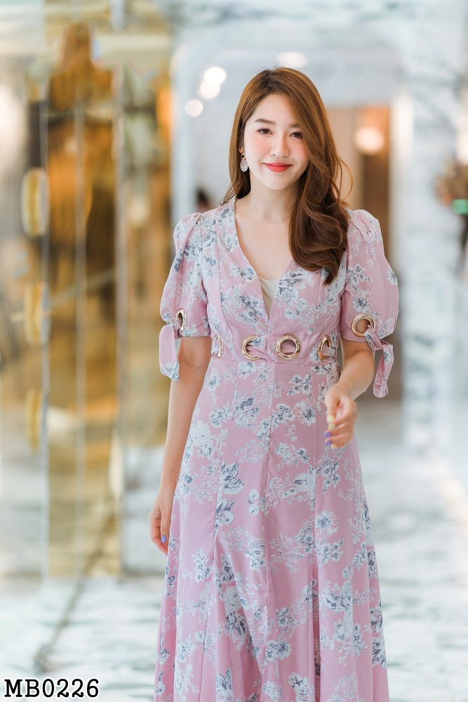 เดรสยาวสีชมพู แต่งลายดอกทั้งชุด เอวแต่งช่องสำหรับใส่เข็มขัดผ้า S/L