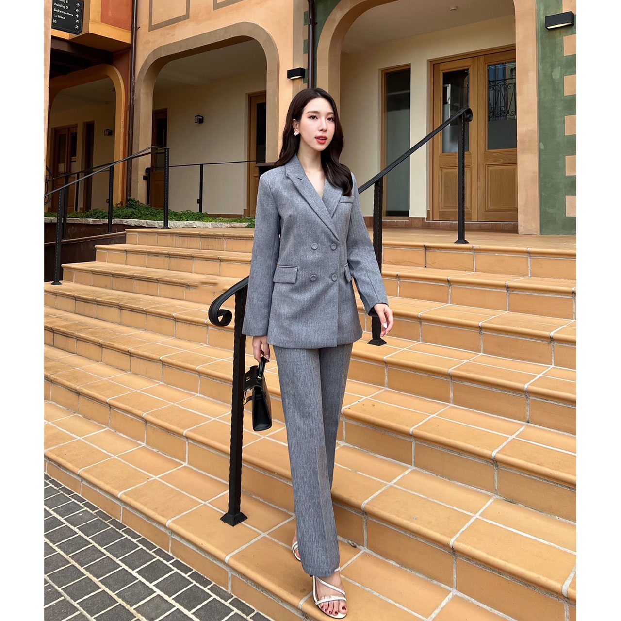 kudapy เซ็ทสูท ผ้าทอชนิดพิเศษ ยับยาก อัดกาวทั้งชุด เสื้อสูททรงทันสมัยออกออกแบบให้มีทรงยาวเข้ารูป